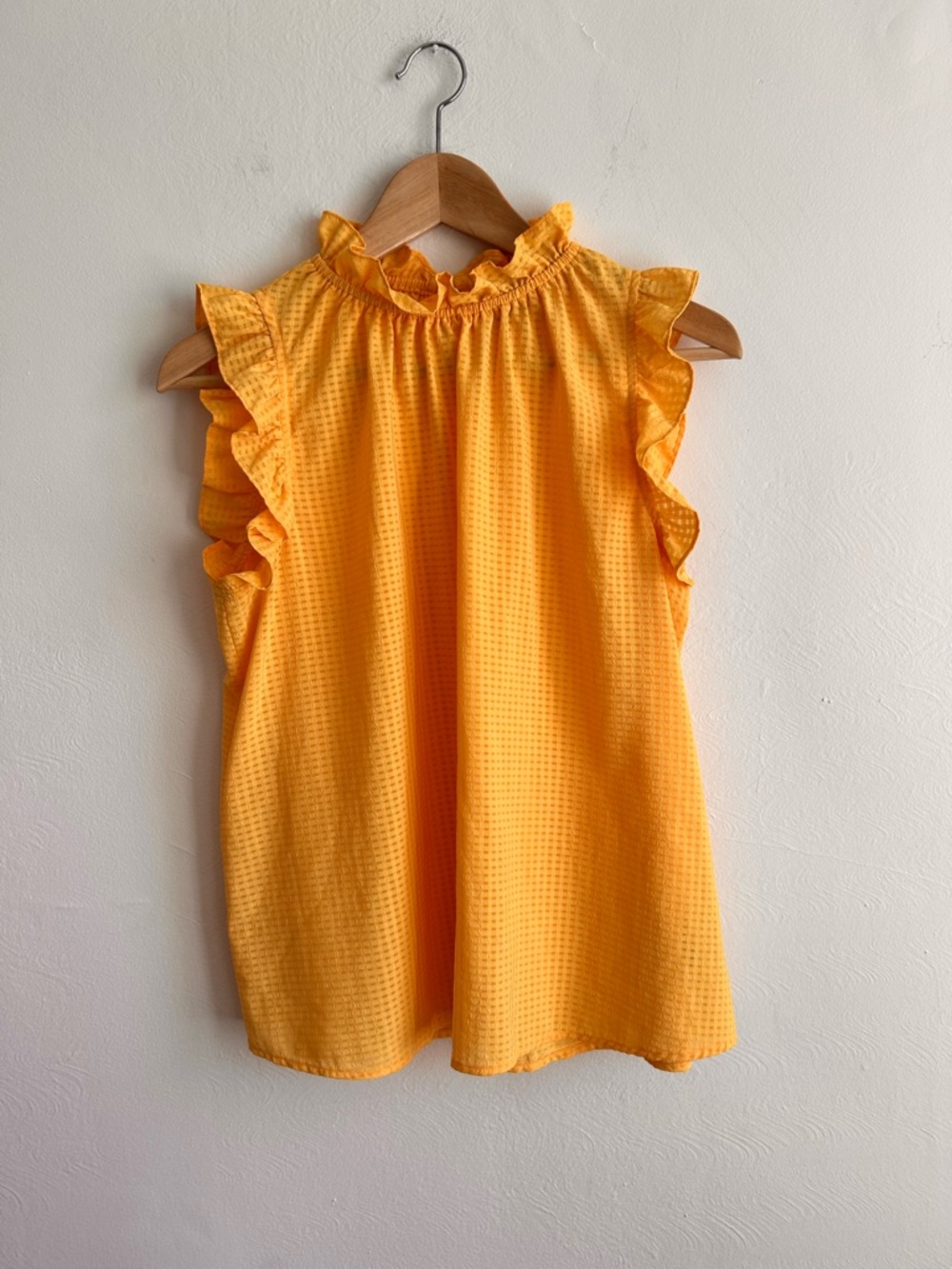 Who What Wear Ruffle Neck Sleeveless Top – Bright Citrus Textured Blouse (M)